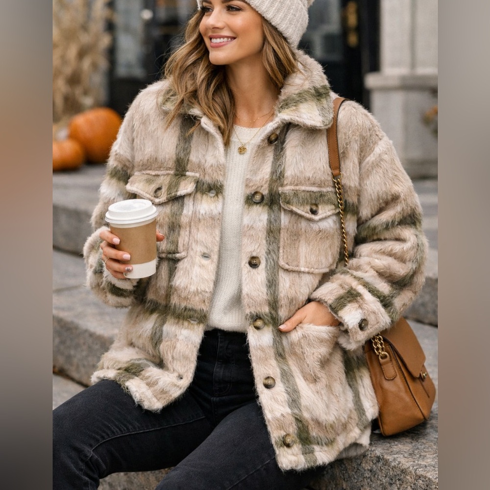 American Eagle Plaid Sherpa Shacket Jacket Beige Green Fuzzy Women’s Medium